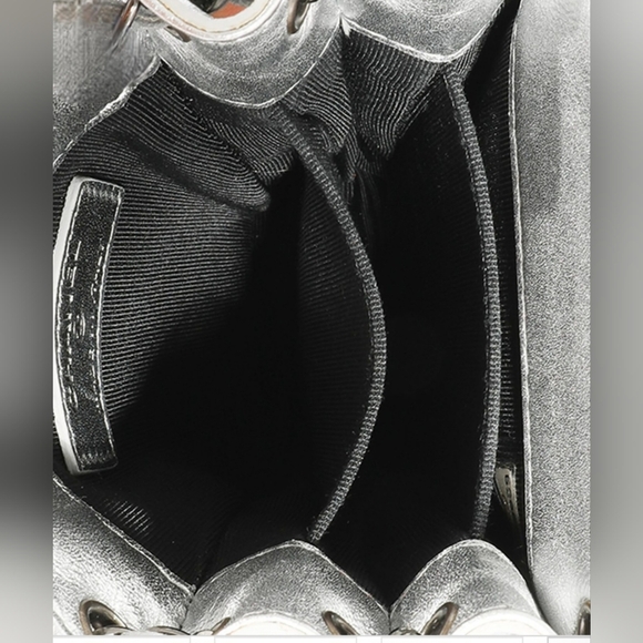 Chanel Silver Patent CC Crossbody phone holder Ruthenium hardware - Picture 6 of 12